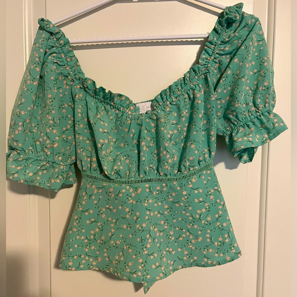 LOVE & PIECE cropped coquette blouse with puff sleeves and bow size M